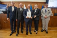 Zdjęcie wójta Zbigniewa Zgórzyńskiego oraz władze województwa